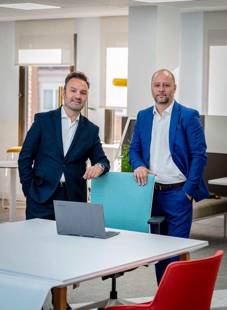 FOTO JUAN Y DAVOD DE PIE 2